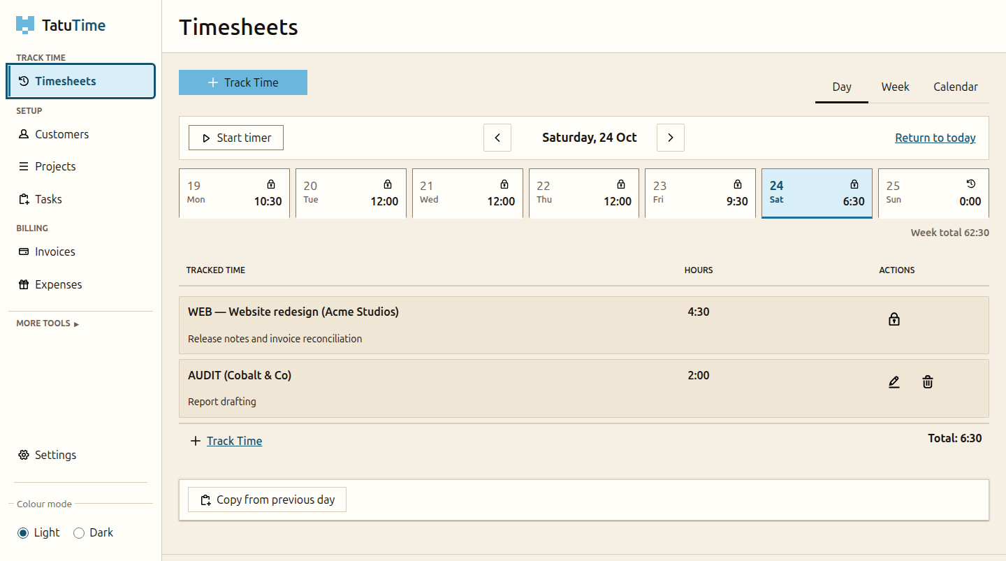 TatuTime day view showing entries for two projects, the week strip with daily totals, and a start-timer button